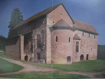 Die Einhard-Basilika in Steinbach (Außenansicht)